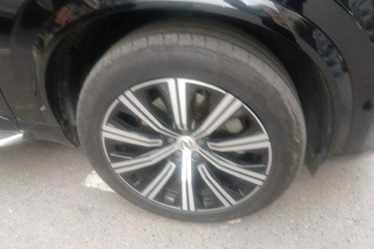 Used Volvo XC90 2020 T6 Zhiyi Luxury 7-Seater Right Front Wheel Hub