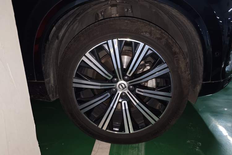 Used Volvo XC90 2020 T6 Zhiya Luxury 7-Seater Right Front Wheel Hub