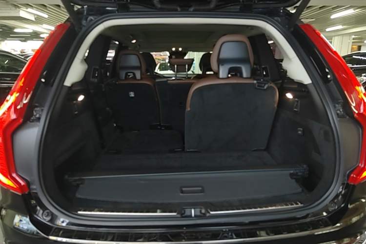 Used Volvo XC90 2020 T6 Zhiyi Luxury 7-Seater Trunk