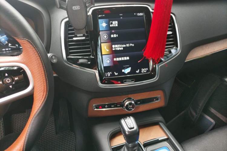 Used Volvo XC90 2020 T6 Zhiyi Sport Edition 7-Seater Audio And AC Panel