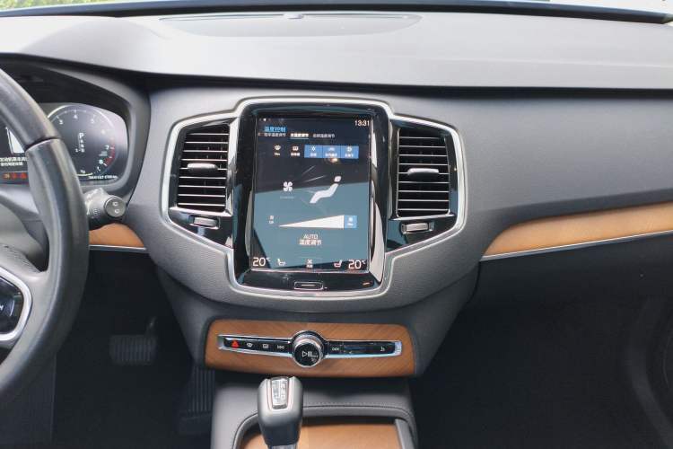 Used Volvo XC90 2020 T6 Zhiyi Sport Edition 7-Seater Audio And AC Panel