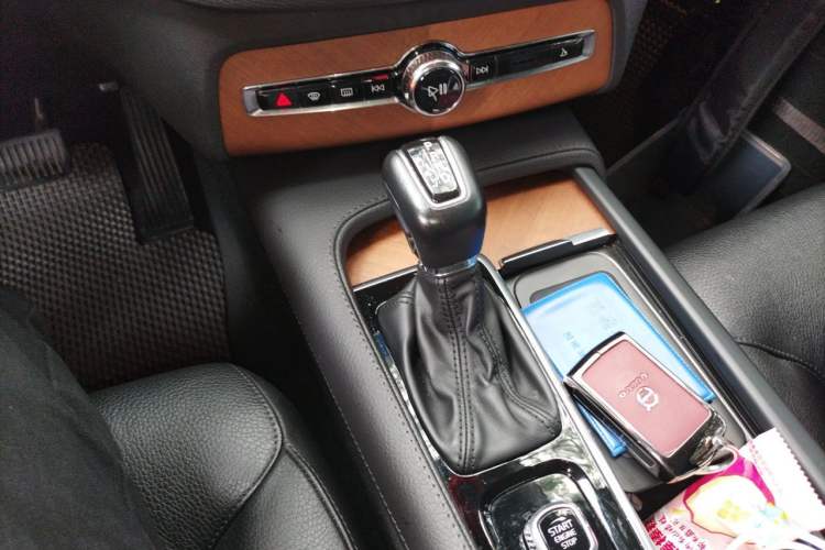 Used Volvo XC90 2020 T6 Zhiyi Sport Edition 7-Seater Gear Lever