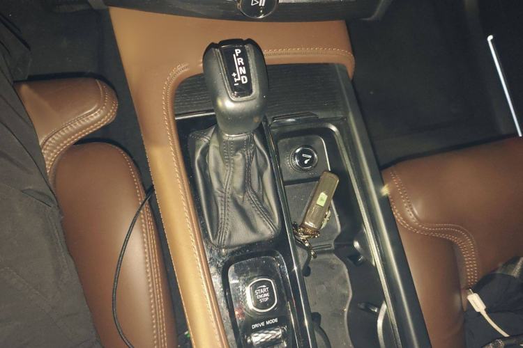 Used Volvo XC90 2020 Facelifted T6 Zhiya Luxury 7-Seater Gear Lever