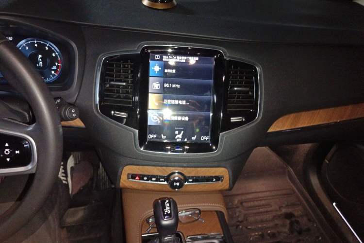 Used Volvo XC90 2020 T6 Zhiyi Luxury 7-Seater Audio And AC Panel