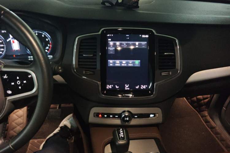 Used Volvo XC90 2020 T5 SmartDrive Luxury 7-Seater Audio And AC Panel