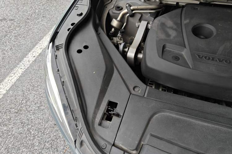Used Volvo XC90 2020 T6 Zhiyi Luxury 7-Seater Engine Bay Right