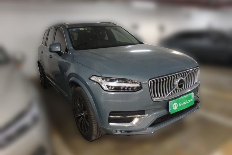 Used Volvo XC90 2020 T5 SmartDrive Luxury 7-Seater Front Right 45 Deg