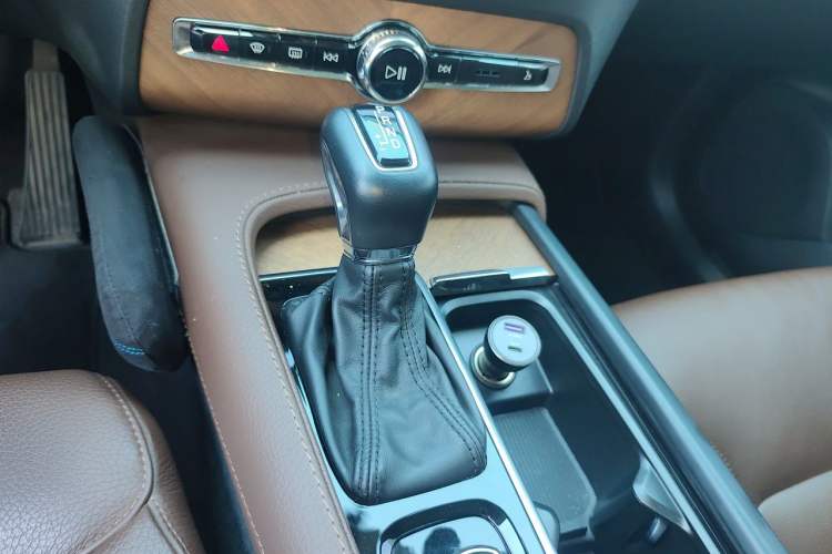 Used Volvo XC90 2020 T6 Zhiyi Luxury 7-Seater Gear Lever