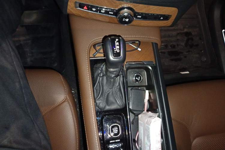 Used Volvo XC90 2020 T6 Zhiyi Luxury 7-Seater Gear Lever