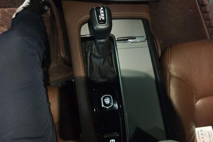 Used Volvo XC90 2020 T5 SmartDrive Luxury 7-Seater Gear Lever