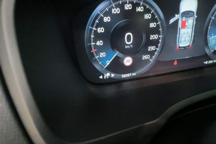 Used Volvo XC90 2020 T6 Zhiyi Sport Edition 7-Seater Odometer Close Up