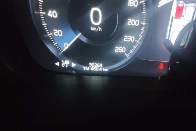 Used Volvo XC90 2020 T5 SmartDrive Luxury 7-Seater Odometer Close Up