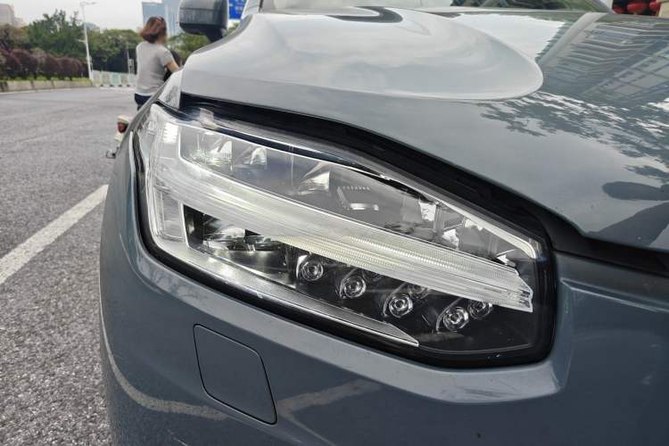 Used Volvo XC90 2020 T6 Zhiyi Luxury 7-Seater Right Front Headlight