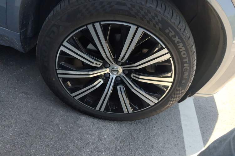 Used Volvo XC90 2020 T6 Zhiyi Luxury 7-Seater Right Front Wheel Hub