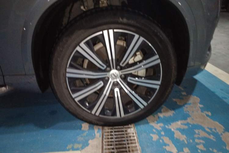 Used Volvo XC90 2020 T6 Zhiyi Luxury 7-Seater Right Front Wheel Hub