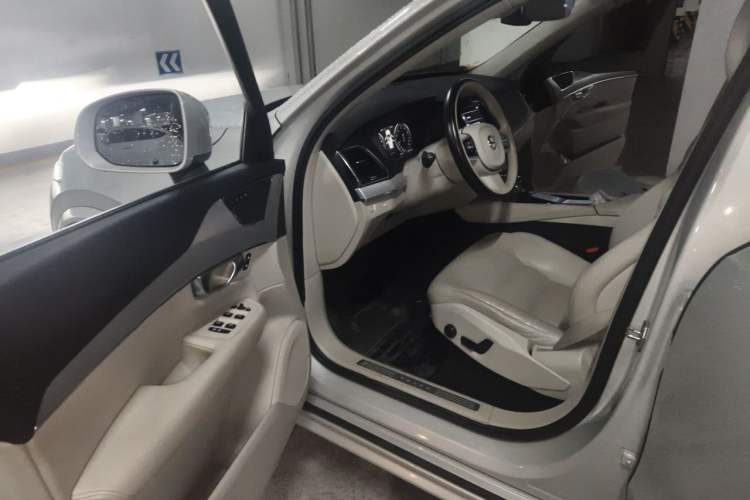 Used Volvo XC90 2020 T5 SmartDrive Luxury 7-Seater Driver Seat