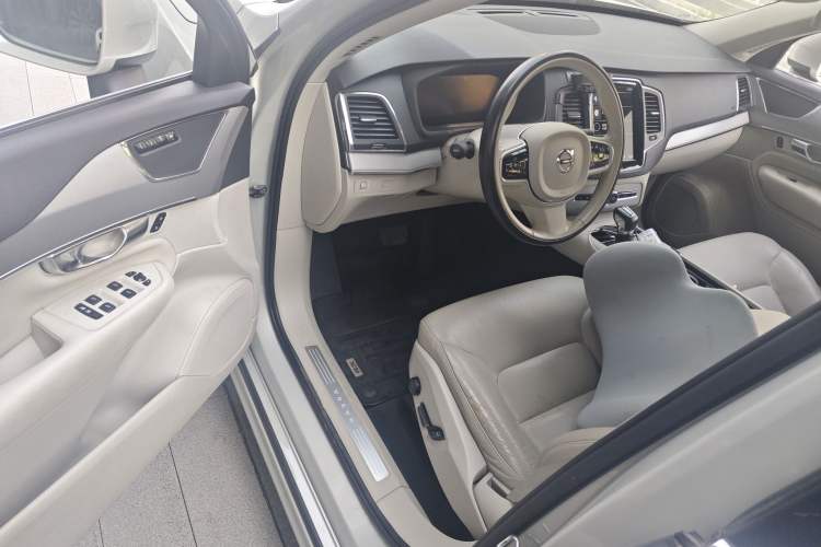 Used Volvo XC90 2020 T5 SmartDrive Luxury 7-Seater Driver Seat