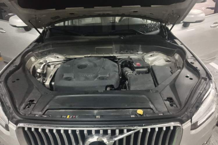 Used Volvo XC90 2020 T5 SmartDrive Luxury 7-Seater Engine Bay