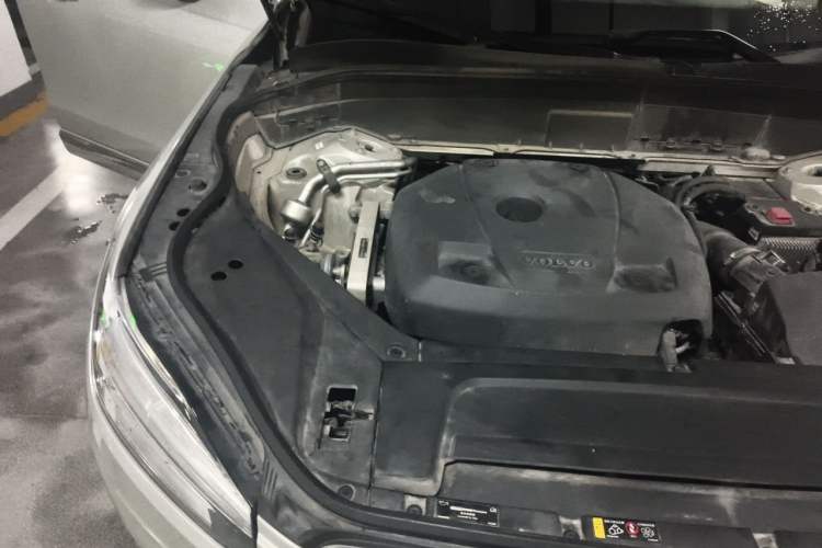 Used Volvo XC90 2020 T5 SmartDrive Luxury 7-Seater Engine Bay Right