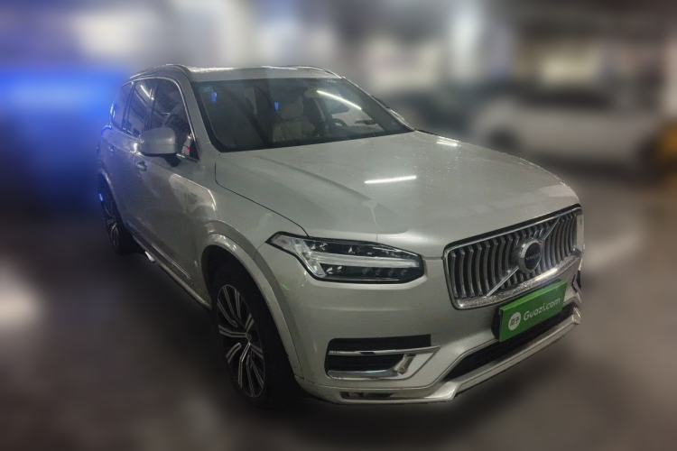 Used Volvo XC90 2020 T5 SmartDrive Luxury 7-Seater Front Right 45 Deg