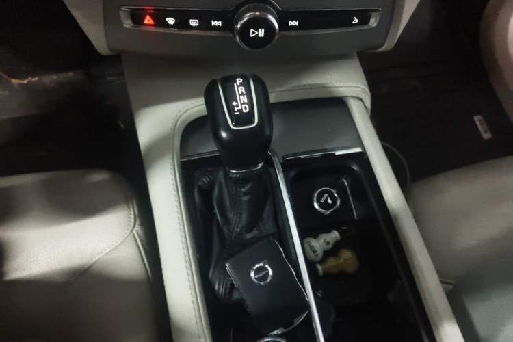 Used Volvo XC90 2020 T5 SmartDrive Luxury 7-Seater Gear Lever