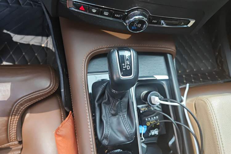 Used Volvo XC90 2020 T6 Zhiya Luxury 7-Seater Gear Lever