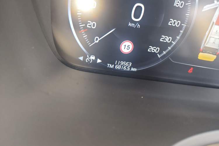 Used Volvo XC90 2020 T5 SmartDrive Luxury 7-Seater Odometer Close Up