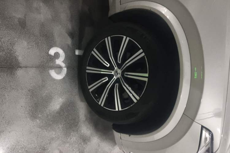 Used Volvo XC90 2020 T5 SmartDrive Luxury 7-Seater Right Front Wheel Hub