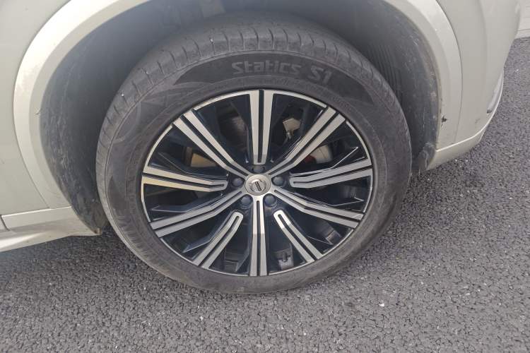 Used Volvo XC90 2020 T5 SmartDrive Luxury 7-Seater Right Front Wheel Hub