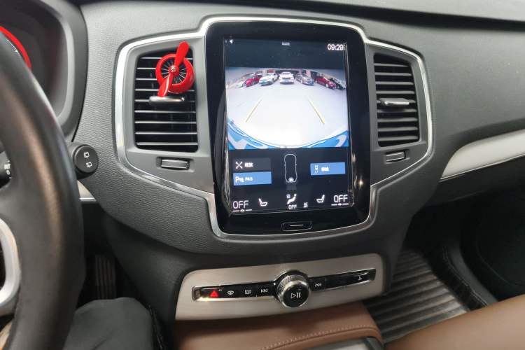 Used Volvo XC90 2020 T5 Smart Drive Luxury Edition 5 Seats Audio And AC Panel