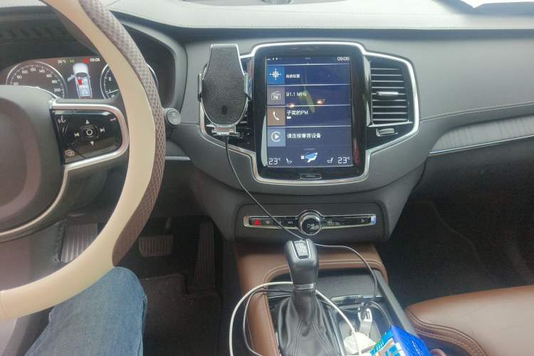 Used Volvo XC90 2020 Facelifted T6 Zhiya Luxury 7-Seater Audio And AC Panel