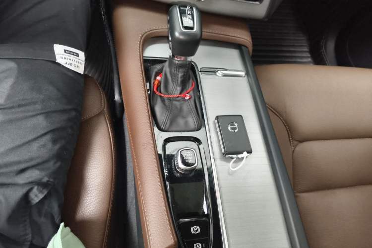 Used Volvo XC90 2020 T5 Smart Drive Luxury Edition 5 Seats Gear Lever