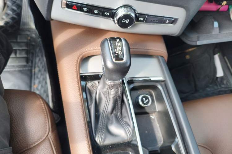 Used Volvo XC90 2020 T5 SmartDrive Luxury 7-Seater Gear Lever