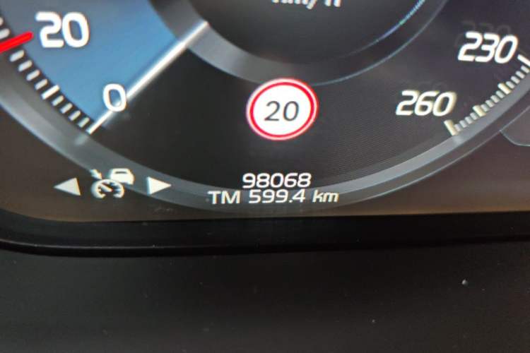 Used Volvo XC90 2020 Facelift T6 Zhiya Sport Edition 7-Seater Odometer Close Up