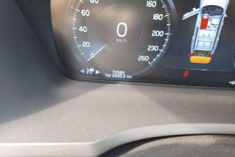 Used Volvo XC90 2020 T5 SmartDrive Luxury 7-Seater Odometer Close Up