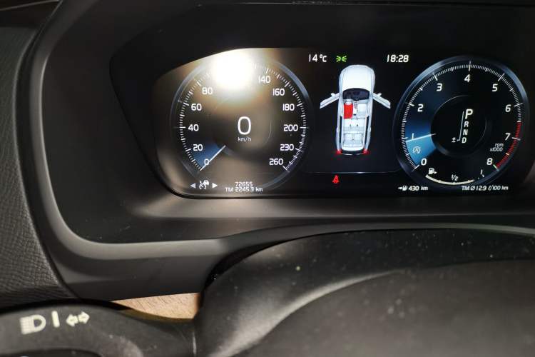 Used Volvo XC90 2020 T6 Zhiyi Luxury 7-Seater Odometer Close Up