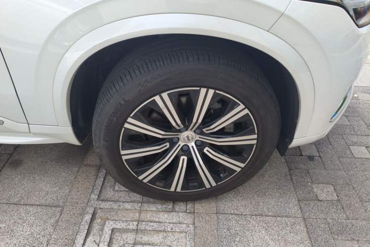 Used Volvo XC90 2020 T5 SmartDrive Luxury 7-Seater Right Front Wheel Hub