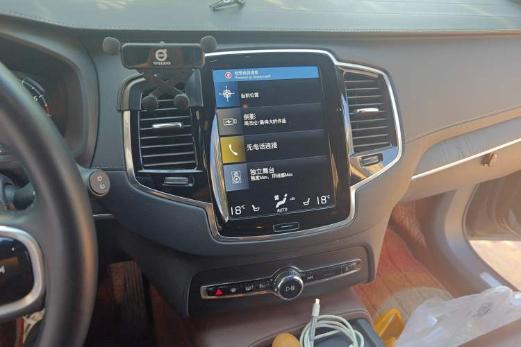 Used Volvo XC90 2021 B6 Luxury Smart Edition 7-Seater Audio And AC Panel