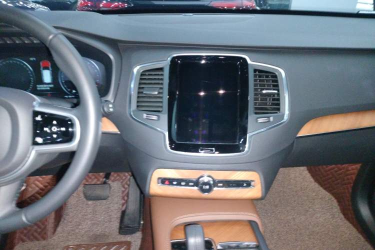 Used Volvo XC90 2021 B5 SmartDrive Luxury Edition 5-seater Audio And AC Panel