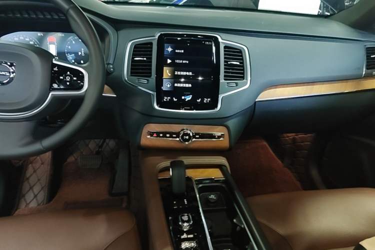 Used Volvo XC90 2021 B5 SmartDrive Luxury Edition 5-seater Audio And AC Panel