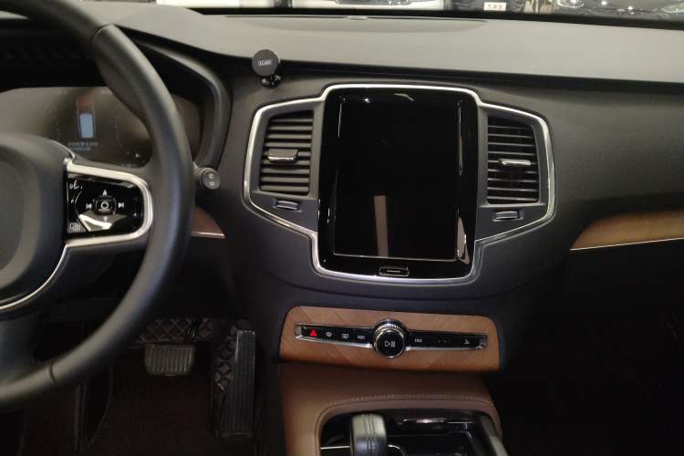Used Volvo XC90 2021 B5 SmartDrive Luxury Edition 7 Seats Audio And AC Panel