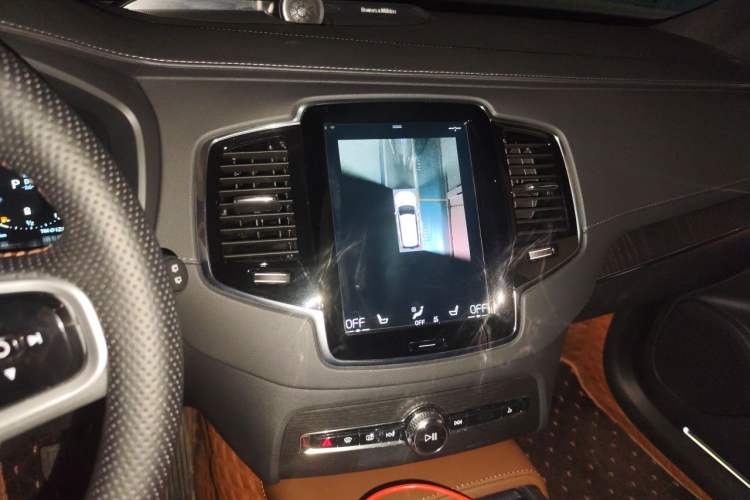 Used Volvo XC90 2021 B6 Luxury Smart Edition 7-Seater Audio And AC Panel
