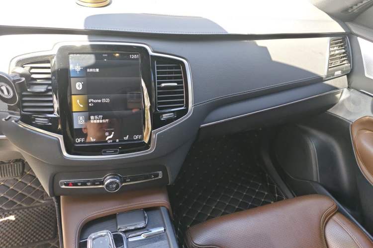 Used Volvo XC90 2021 B6 Luxury Smart Edition 7-Seater Audio And AC Panel