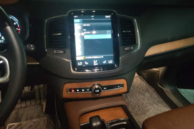 Used Volvo XC90 2021 B5 SmartDrive Luxury Edition 7 Seats Audio And AC Panel