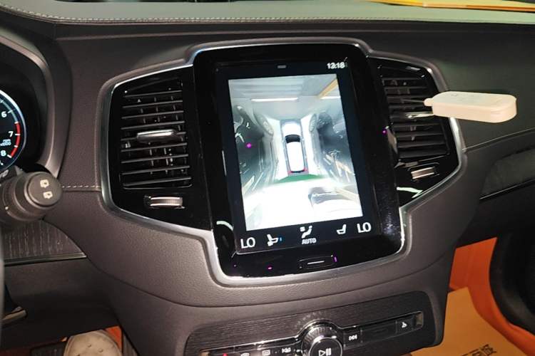 Used Volvo XC90 2021 B6 Luxury Smart Edition 7-Seater Audio And AC Panel