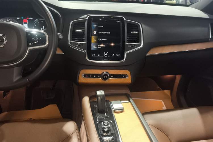 Used Volvo XC90 2021 B5 SmartDrive Luxury Edition 5-seater Audio And AC Panel