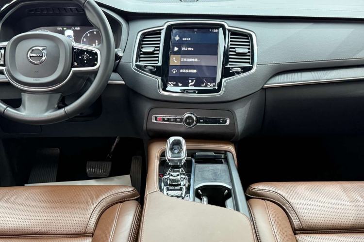 Used Volvo XC90 2021 B6 Luxury Smart Edition 7-Seater Audio And AC Panel