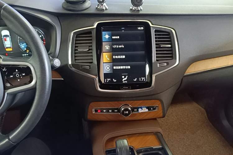 Used Volvo XC90 2021 B5 SmartDrive Luxury Edition 5-seater Audio And AC Panel