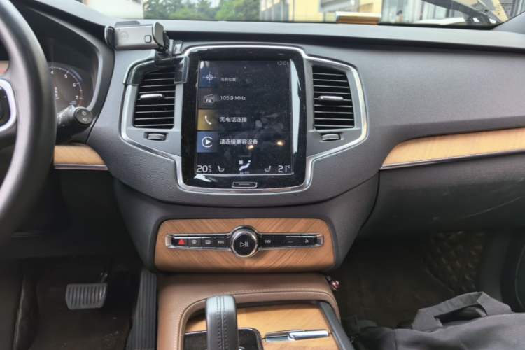 Used Volvo XC90 2021 B5 SmartDrive Luxury Edition 7 Seats Audio And AC Panel