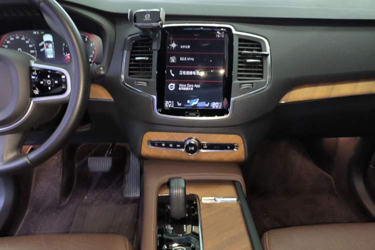 Used Volvo XC90 2021 B5 SmartDrive Luxury Edition 5-seater Audio And AC Panel